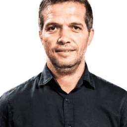 Luís Castro portrait