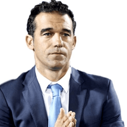 Luis García portrait