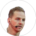 Referee Sören Storks